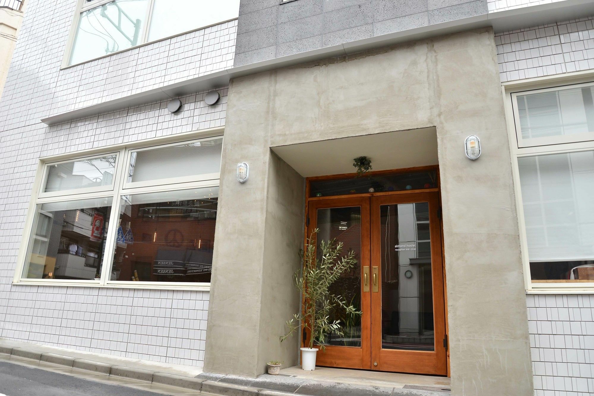 Almond Hostel & Cafe Shibuya Tokyo Eksteriør bilde